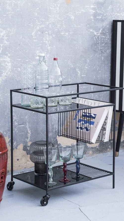 RNT By Really Nice Things Îlots Et Dessertes Desserte Avec Roues En Fer Et Verre Trempé Noir. 5 RNT By Really Nice Things Îlots Et Dessertes Desserte Avec Roues En Fer Et Verre Trempé Noir. – Image 3